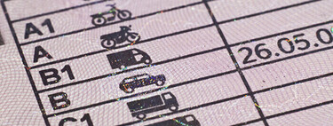 La DGT quiere un nuevo examen teórico para el carnet, con vídeos en los que tendrás que demostrar que no eres un peligro al volante