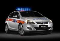 Vauxhall pone compactos para la policía y furgonetas para transportar presos