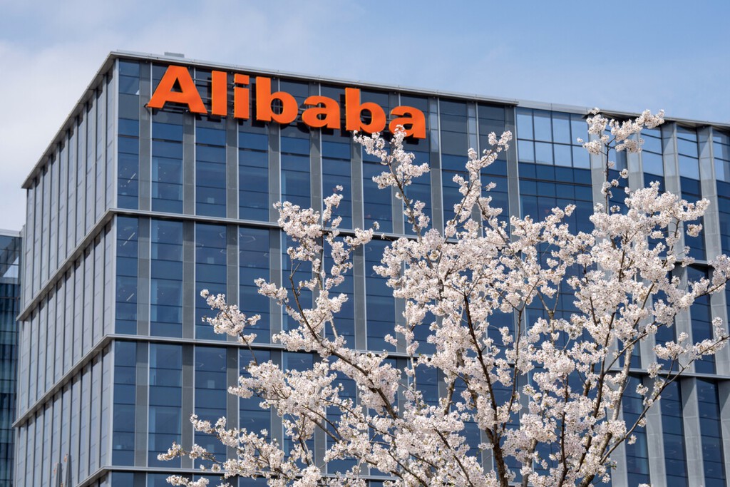 Alibaba está creciendo a lo bruto. Lo llamativo es que lo está haciendo de la forma opuesta a Amazon 