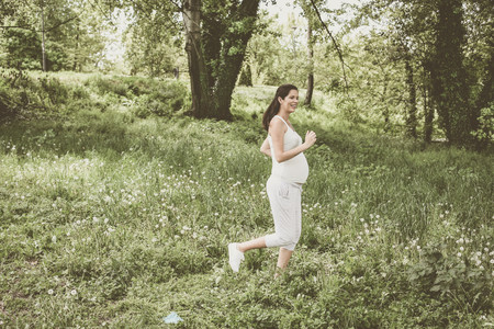 ¿Puedo practicar running si estoy embarazada? Así debes hacerlo trimestre a trimestre