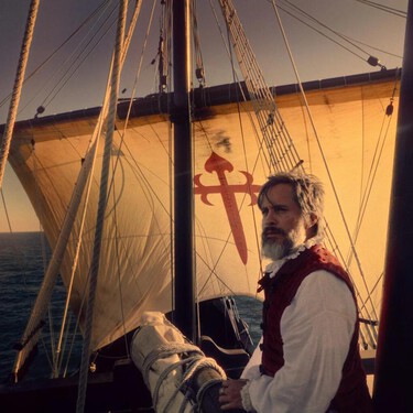 Gael Garcia Bernal como Magallanes