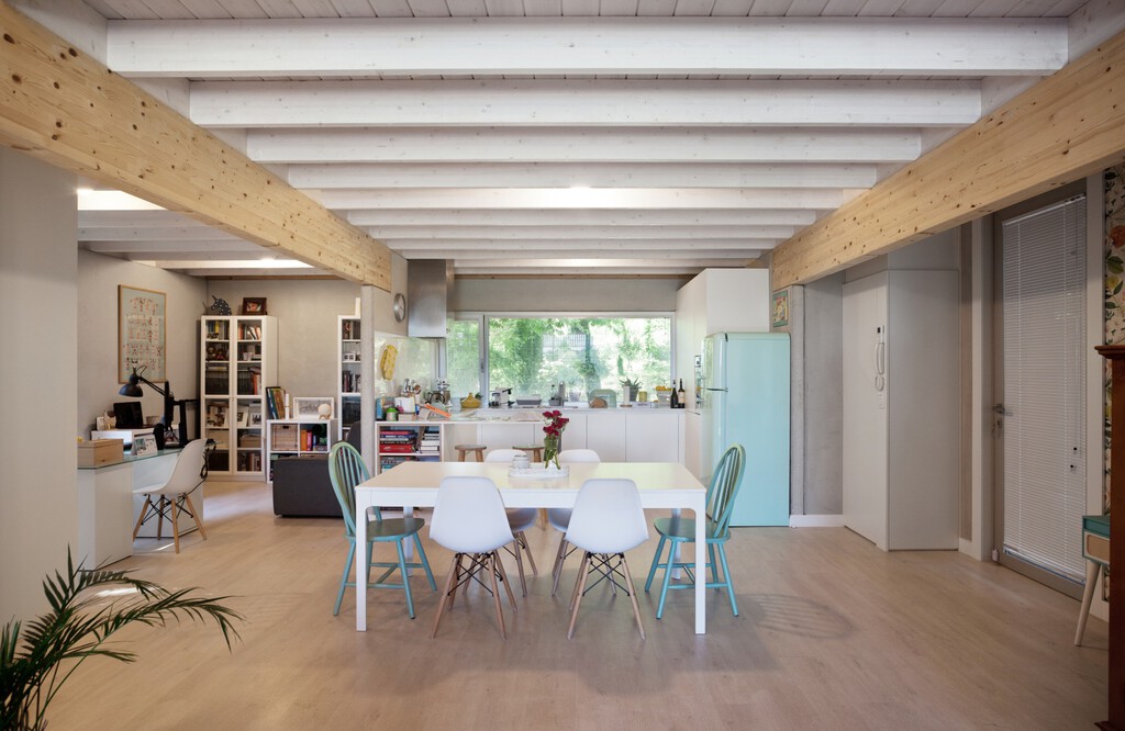 Esta casa prefabricada de hormigón que se mimetiza con un entorno rural arrasa en España por poco más de 1000 euros el metro cuadrado