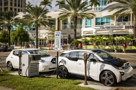 Nissan y BMW siguen potenciando la recarga rápida en Estados Unidos