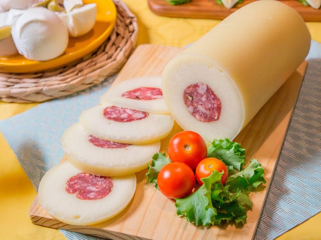 El queso artesanal que nació con un embutido oculto dentro para esquivar los controles de aduana en la frontera