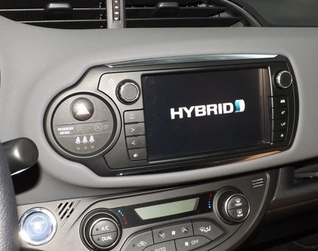 Toyota Yaris hybrid 2015