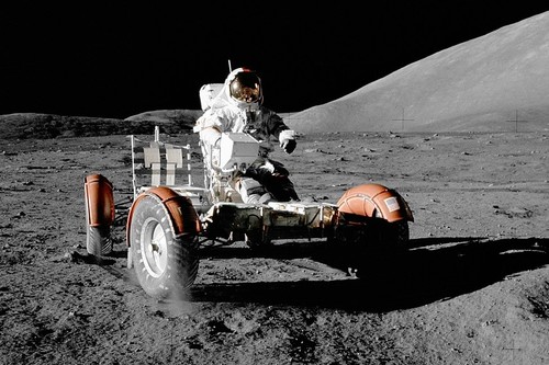 El rover lunar fue el primer SUV 4x4 eléctrico de la historia, y ahora podemos verlo rodar por la Luna con una calidad inédita