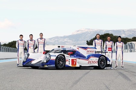 Toyota TS040 Hybrid equipo de pilotos