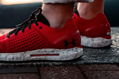 Under Armour a mitad de precio: El Corte Inglés se deshace de todo el stock de zapatillas desde 27 euros en su outlet