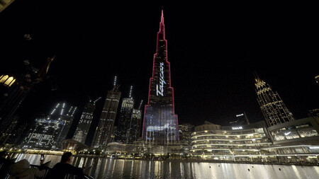 El Porsche Taycan ilumina el Burj Khalifa, el edificio más alto del mundo