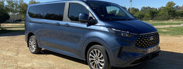 Probamos la Ford Tourneo Custom 2024: una furgoneta con alma de coche y más espacio que cualquier SUV