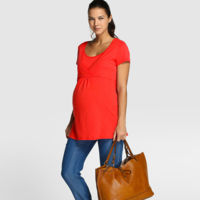 Ocho camisetas de lactancia (bonitas y cómodas) que te facilitan dar el pecho
