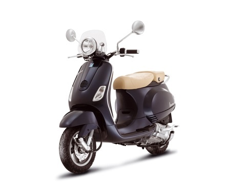 VespaLXV125NAVY_01_small.jpg