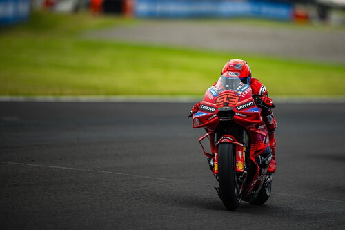 Marc Márquez iguala a Ángel Nieto ganando el duelo familiar en Argentina pese a un combativo Álex Márquez