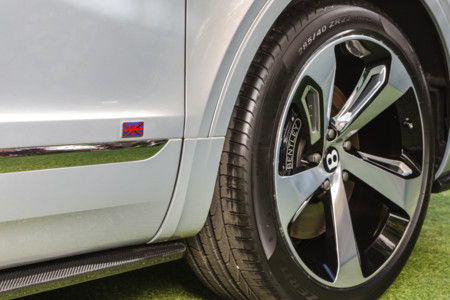Bentley Debuts Bentayga First Edition 8