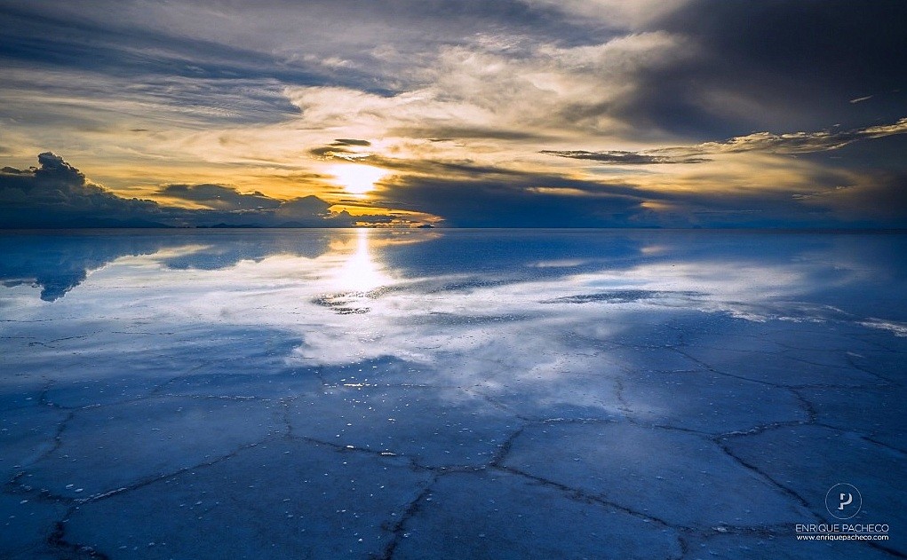 Reflejos en el Salar de Uyuni, en Bolivia 