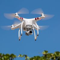 Un bebé de un mes de una isla de Vanuatu, el primero en recibir una vacuna entregada por un drone