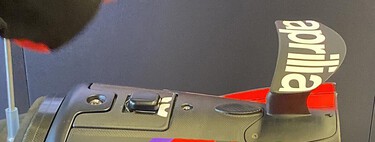 Revolución: Aprilia quiere poner a sus motos de calle alerones traseros mastodónticos como en MotoGP