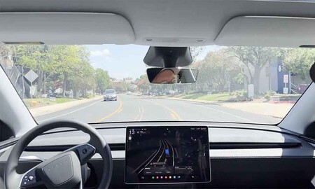 Tesla Model Y circulando en dirección contraria