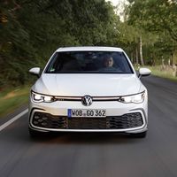 El nuevo Volkswagen Golf GTI de 245 CV ya tiene precio en España, y es 4.630 euros más barato que el nuevo CUPRA Formentor