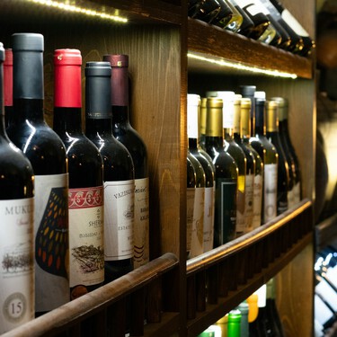 Vinos buenos pero baratos ideales para amenizar un tardeo con amigos o una comida familiar este fin de semana 