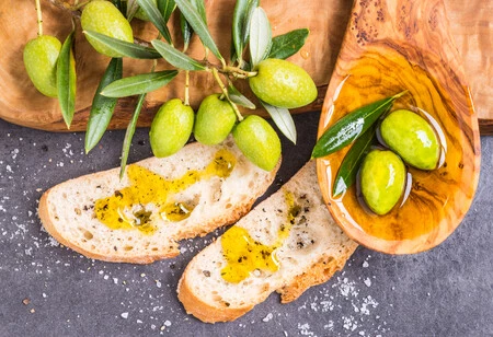 El Gobierno da marcha atrás y sacará al aceite de oliva del etiquetado Nutriscore para evitar que lleve una mala nota