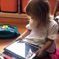 La tierna conversación de una niña gallega con Siri que te robará el corazón (aunque Siri no entienda su idioma) 