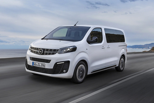 Opel Zafira Life: nueve plazas y más espacio para el eterno monovolumen reconvertido en furgoneta de pasajeros
