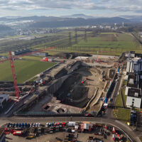 Suiza comenzó a excavar un foso de 27 metros de profundidad y con el largo de dos campos de fútbol: todo para una batería gigante 
