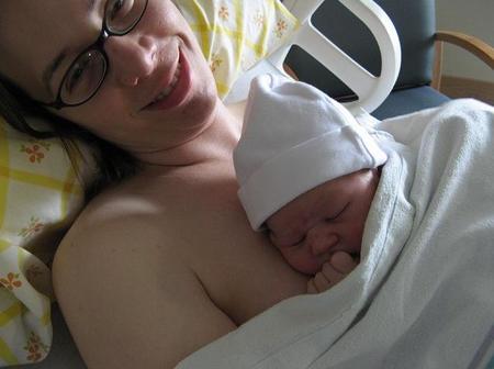 Piel con piel madre-bebé, también tras una cesárea