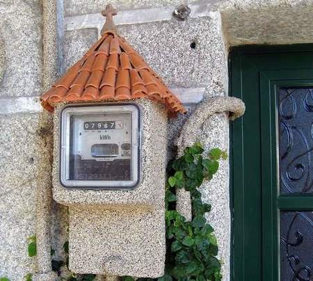 La CNE nos toma por tontos con los contadores telemáticos y la próxima subida de la luz