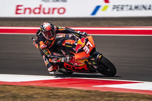 ¡Triplete! Pedro Acosta arrasa en Indonesia y ya echa cuentas para ser campeón del mundo de Moto2