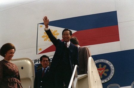 El inquietante presidente del Senado de Filipinas quiere regular los blogs