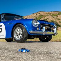 Se vende clásico con Hot Wheels a juego: este Datsun 2000 de los años 60 se subasta y viene con una réplica a escala que fabricó oficialmente Mattel