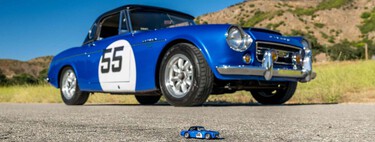 Se vende clásico con Hot Wheels a juego: este Datsun 2000 de los años 60 se subasta y viene con una réplica a escala que fabricó oficialmente Mattel
