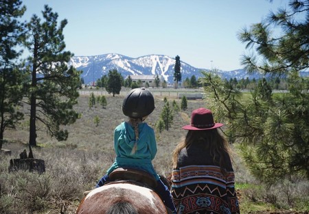 Una madre y su hija de cinco años recorren el mundo juntas escalando montañas