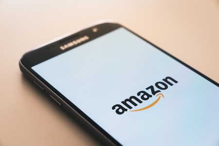 Amazon también combate la desinformación: retira de su catálogo libros y documentales pseudocientíficos sobre vacunas y autismo