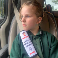 Una madre crea almohadillas personalizadas para cinturones y mochilas, para niños con necesidades médicas especiales