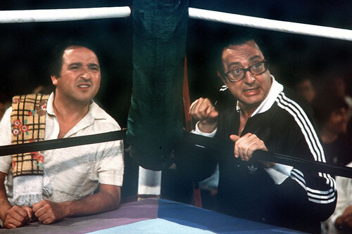 Ha fallecido Fernando Esteso, pero siempre le recordaremos por estas películas que marcaron toda una época en el cine español 