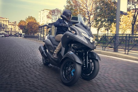 Del Piaggio MP3 al Yamaha Tricity 300: los scooter de tres ruedas para conducir con el carnet de coche