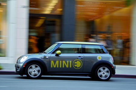 Mini entra de lleno a la electrificación, su quinto modelo de esta generación será un EV