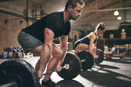 Novato en el gimnasio: cómo elegir la rutina que más te conviene en función de tu nivel y tus objetivos