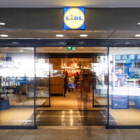 Lidl rebaja la regleta LED ideal para iluminar los muebles o la cocina y está a punto de agotarse 