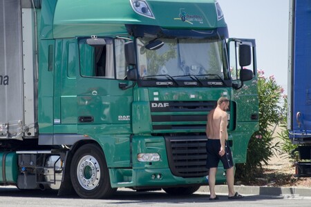 Los transportistas alertan de que la pesadilla de Reino Unido podría llegar a España: la falta de camioneros es ya preocupante