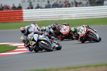 Superbikes Alemania 2013: victoria para Chaz Davies y liderato para Tom Sykes