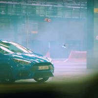 La Dronekhana es una gymkhana de drones con un montón de coches Ford por medio