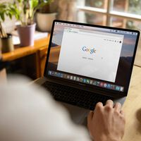 Google permitia que seus funcionários trabalhassem quatro semanas por ano fora de casa. Agora, um único dia pode contar como uma semana inteira 