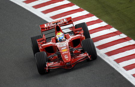 Pole para Massa y problemas para Alonso