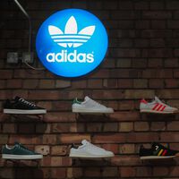 Adidas está liquidando al 52% una de sus zapatillas cómodas y versátiles para nuestros looks diarios de primavera