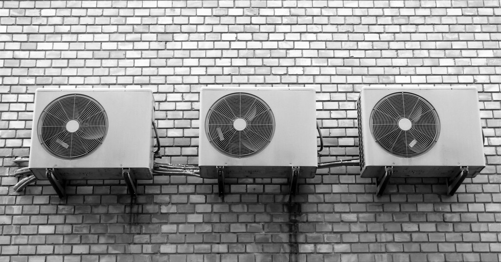 Encender el aire acondicionado todos los días de junio: esto es lo que te costará en la factura de la luz 