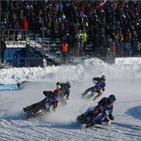 Las carreras de MotoGP sobre hielo existen, y no son un invento nuevo. Las inventó Husqvarna hace casi 90 años, y lo están petando 